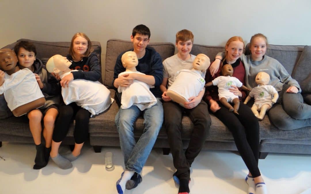 Should all school children receive first aid training?